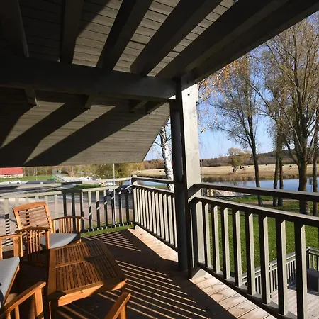 مكان تخييم Riverside *