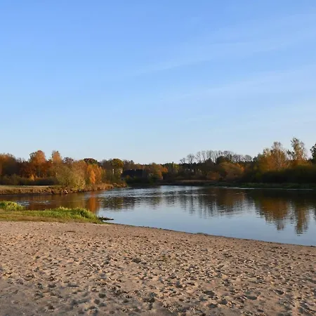 مكان تخييم Riverside *