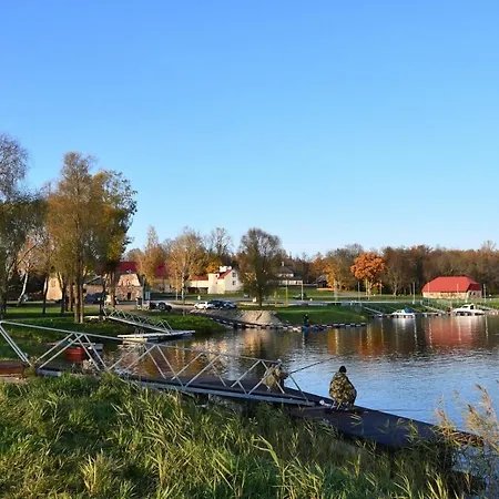 مكان تخييم Riverside